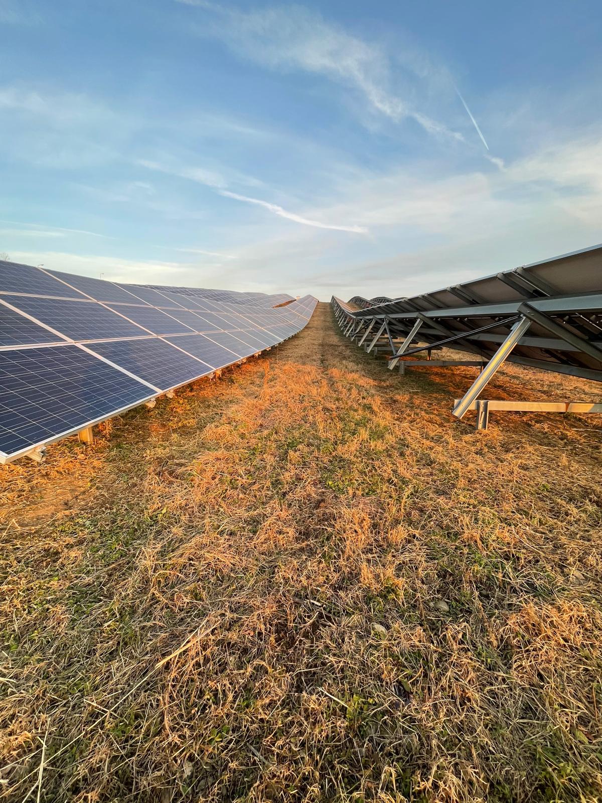  Începând din anul 2014, ne dedicăm furnizării de soluții energetice durabile, oferind servicii complete de instalare, întreținere și consultanță.